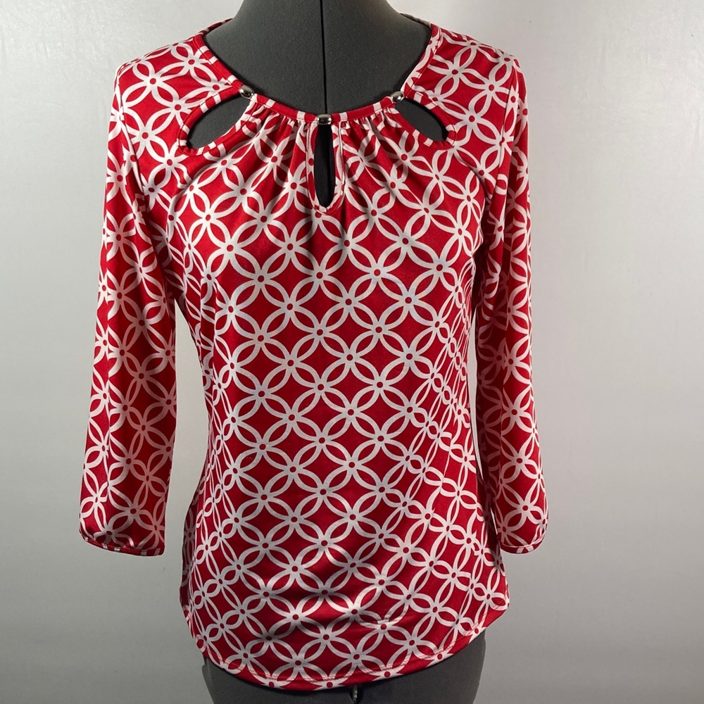 NY Collection Top Women Size S Red & White Geometric w Cut Out Neckline Design